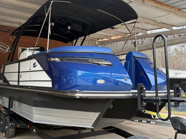 
								2021 Montara 25′ Surf Boss full									