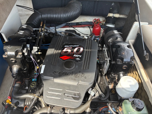 
								2003 Sea Ray 220 Bowrider full									