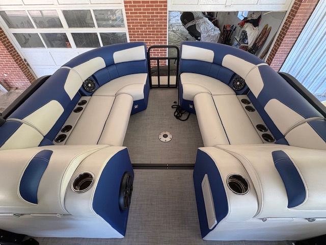 
								2021 Montara 25′ Surf Boss full									