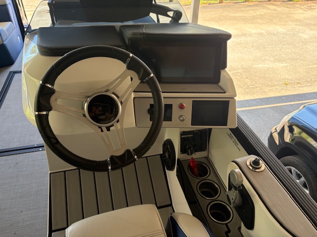 
								2021 Montara 25′ Surf Boss full									