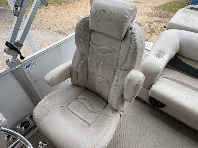 
								2006 Crest II LE 2570 full									