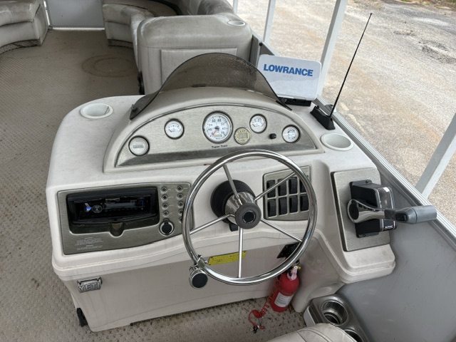 
								2006 Crest II LE 2570 full									