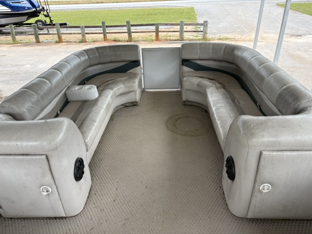 
								2006 Crest II LE 2570 full									