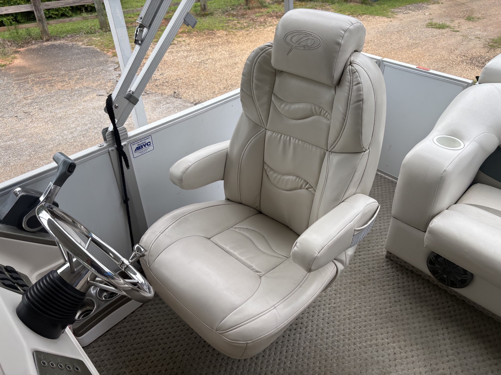 
								2006 Crest II LE 2570 full									