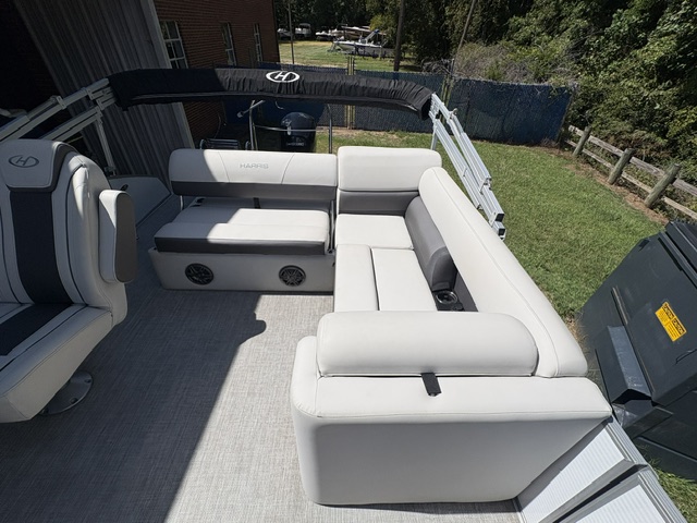 
								2023 Harris 210 Cruiser Triple Pontoon full									