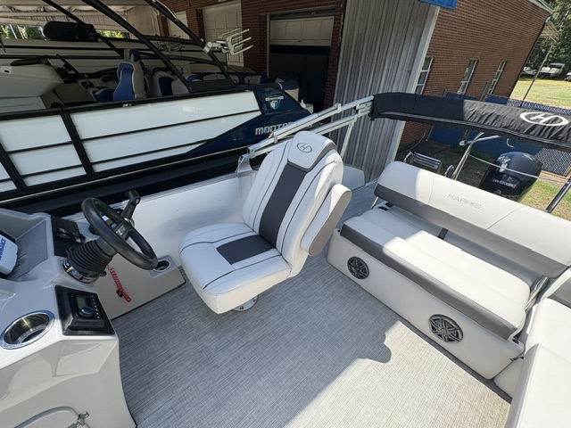 
								2023 Harris 210 Cruiser Triple Pontoon full									
