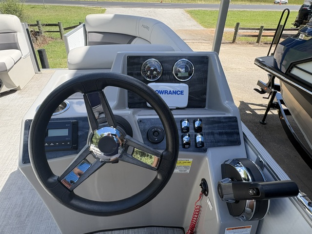 
								2023 Harris 210 Cruiser Triple Pontoon full									