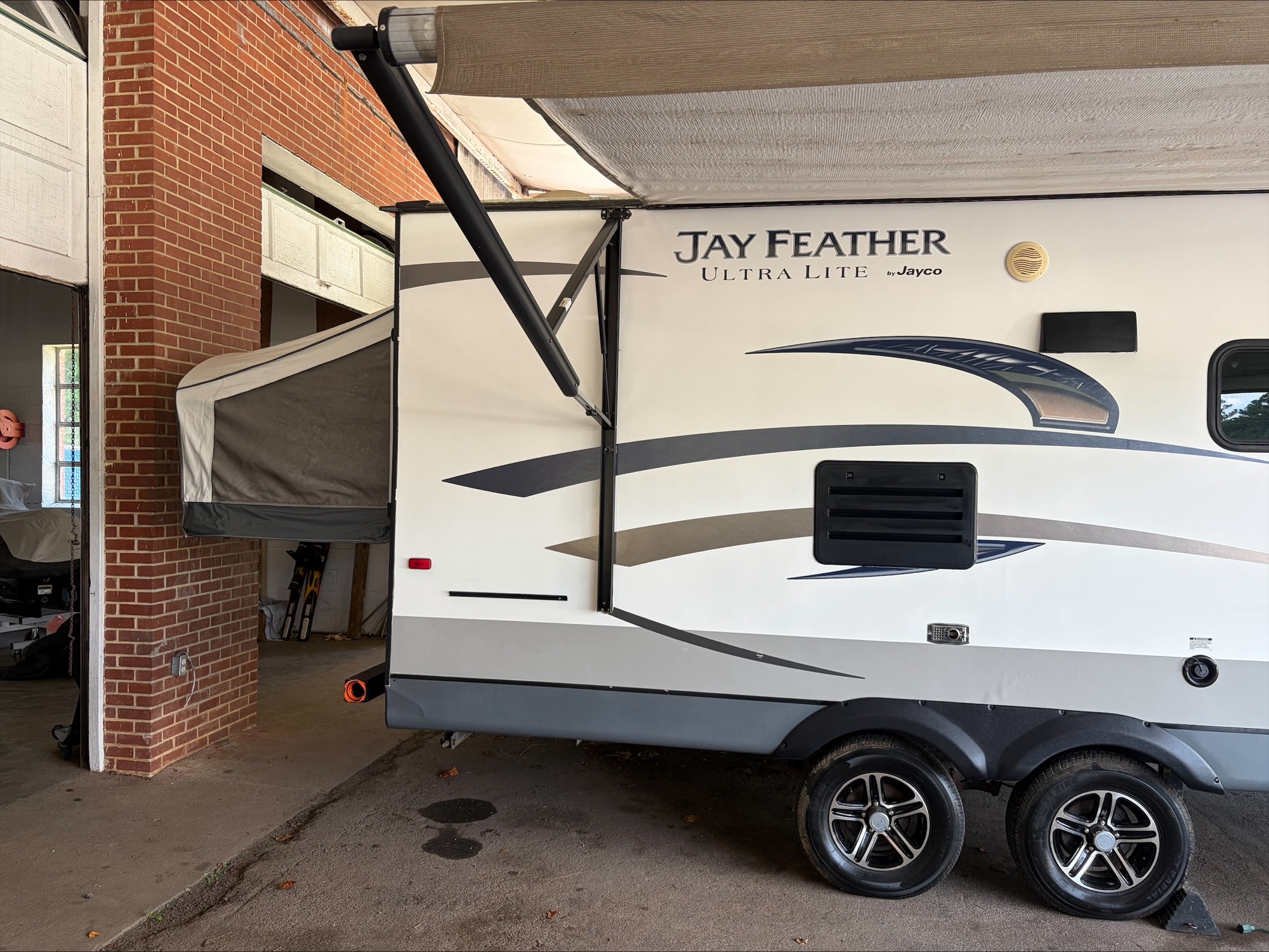 
								2015 Jayco Jay Feather Ultra Lite Series X-23 U full									