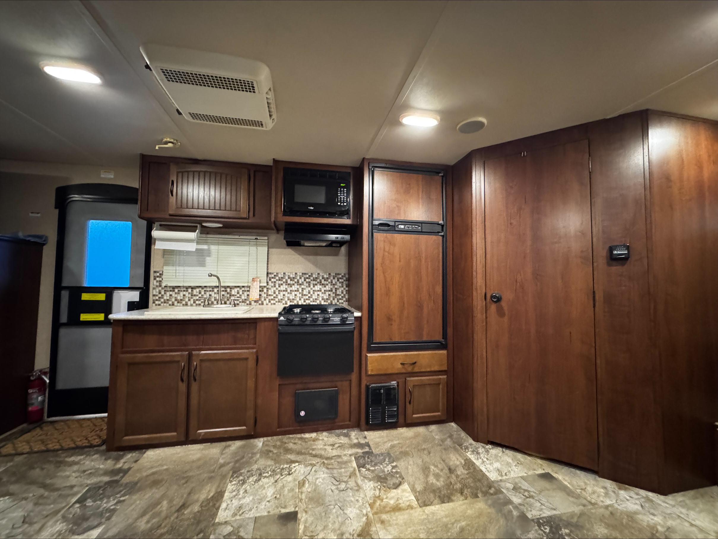 
								2015 Jayco Jay Feather Ultra Lite Series X-23 U full									